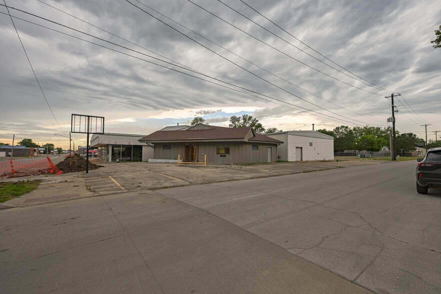 802 W 8th St, Coffeyville, KS à vendre - Photo du bâtiment - Image 1 de 26