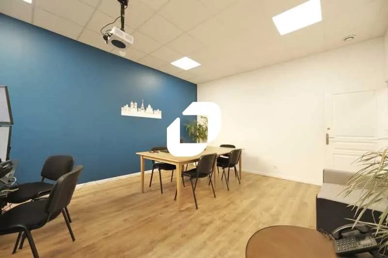 Office in Persan for lease Interior Photo- Image 1 of 32