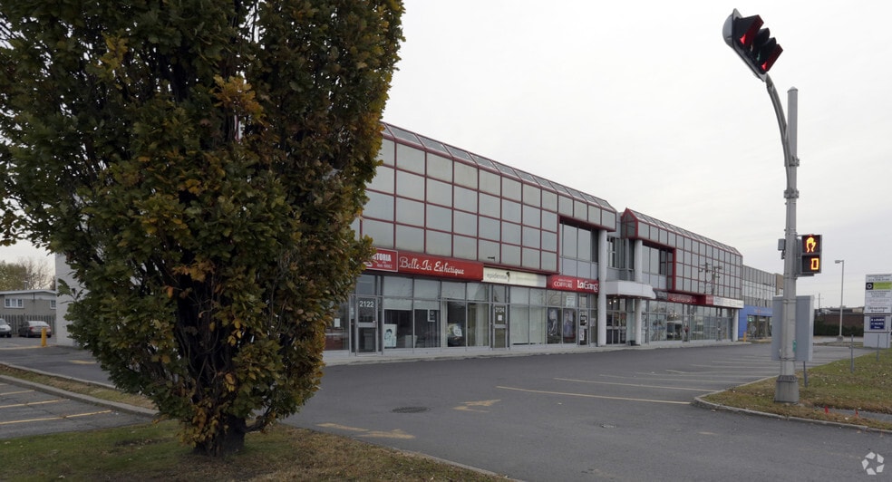 2122-2134 Av Victoria, Longueuil, QC à louer - Photo du bâtiment - Image 3 de 9
