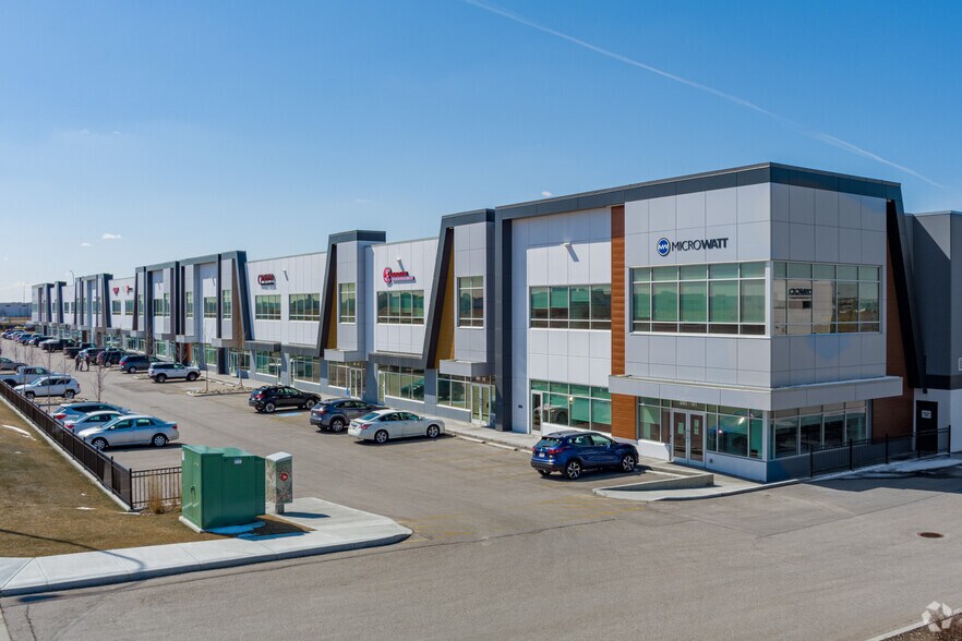 11127 15th St NE, Calgary, AB à vendre - Photo du bâtiment - Image 1 de 5