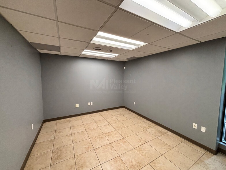 9177 Dutton Dr, Twinsburg, OH for lease - Building Photo - Image 2 of 4