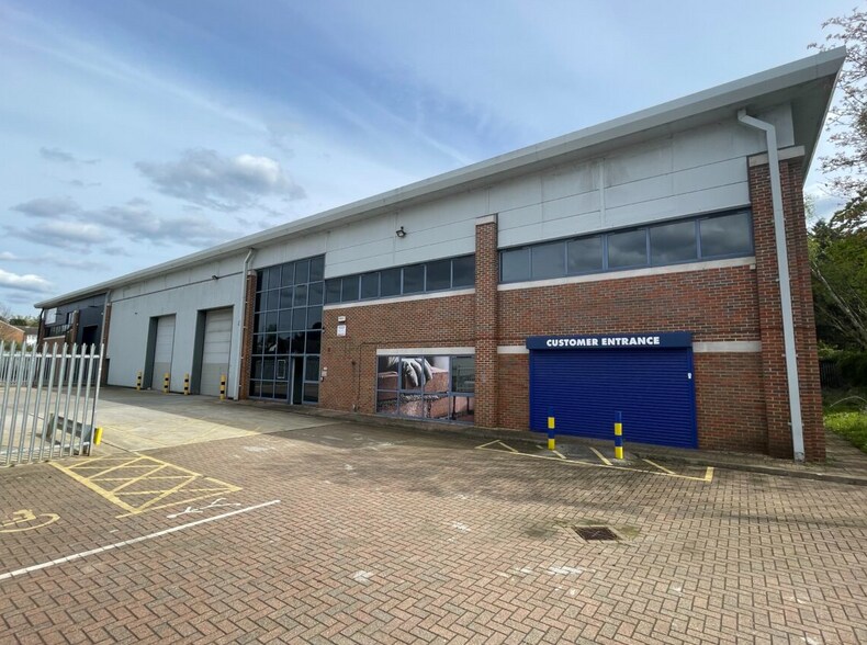 Molly Millars Ln, Wokingham à louer - Photo du bâtiment - Image 1 de 3