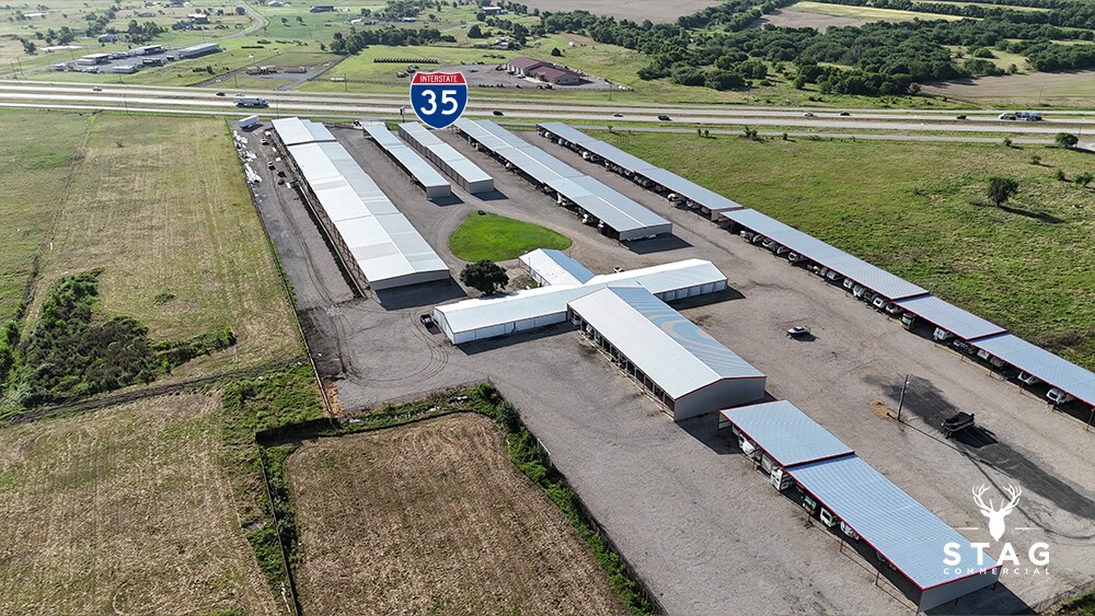 13676 Interstate 35, Valley View, TX à louer Photo du bâtiment- Image 1 de 11