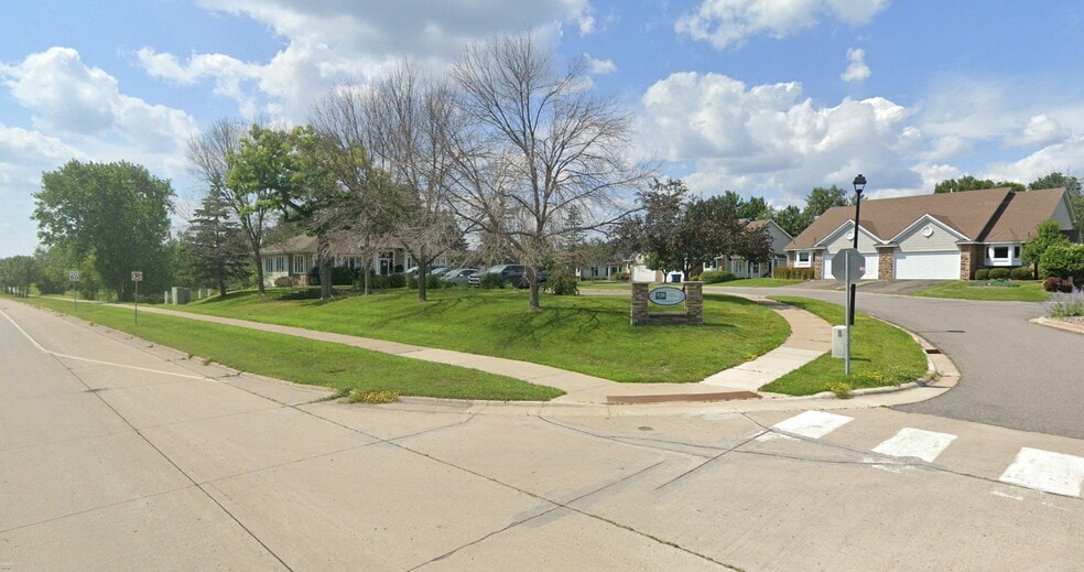 4601 Weston Woods Way, White Bear Township, MN à louer - Photo du bâtiment - Image 3 de 18