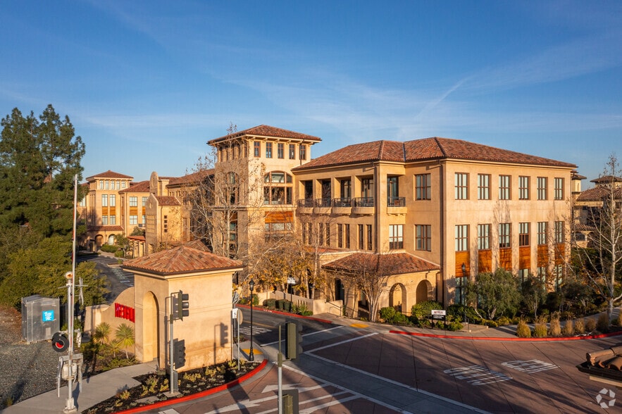 100 Winchester Cir, Los Gatos, CA à louer - Photo du bâtiment - Image 2 de 12