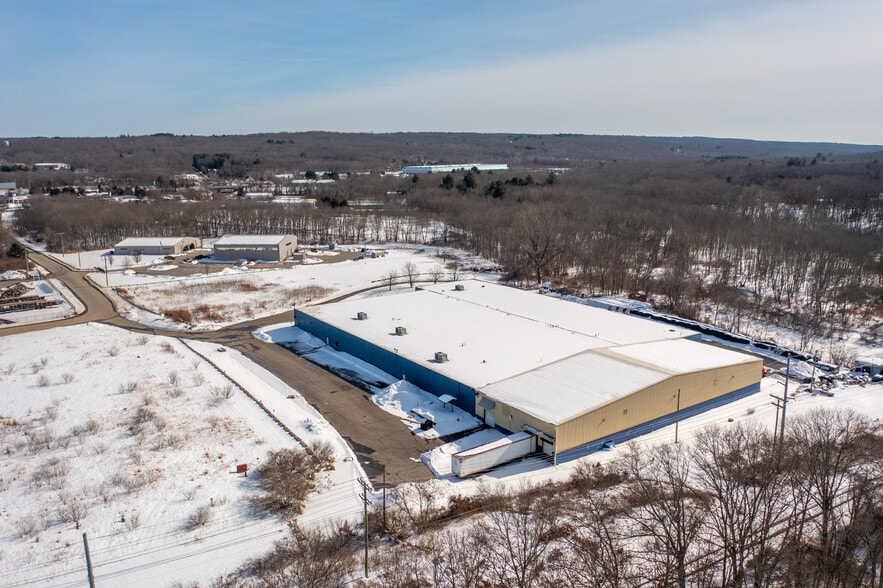 55 Lathrop Road Ext, Plainfield, CT à vendre - Photo du bâtiment - Image 3 de 26