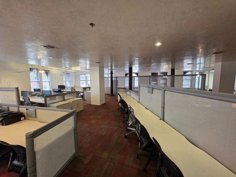 110 Broadway St, San Antonio, TX for lease - Building Photo - Image 2 of 16