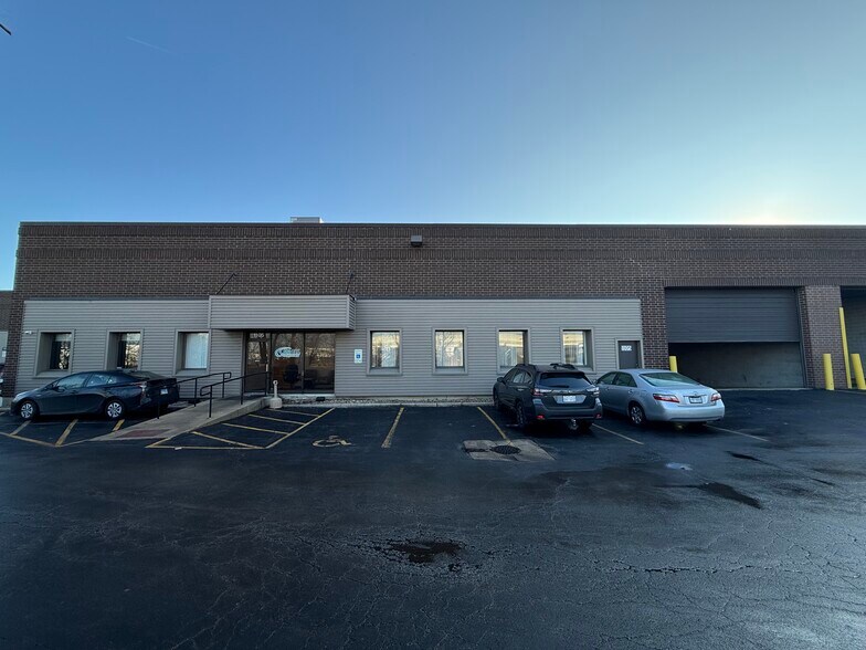 1101-1109 S Westwood Ave, Addison, IL à louer - Photo du bâtiment - Image 2 de 9