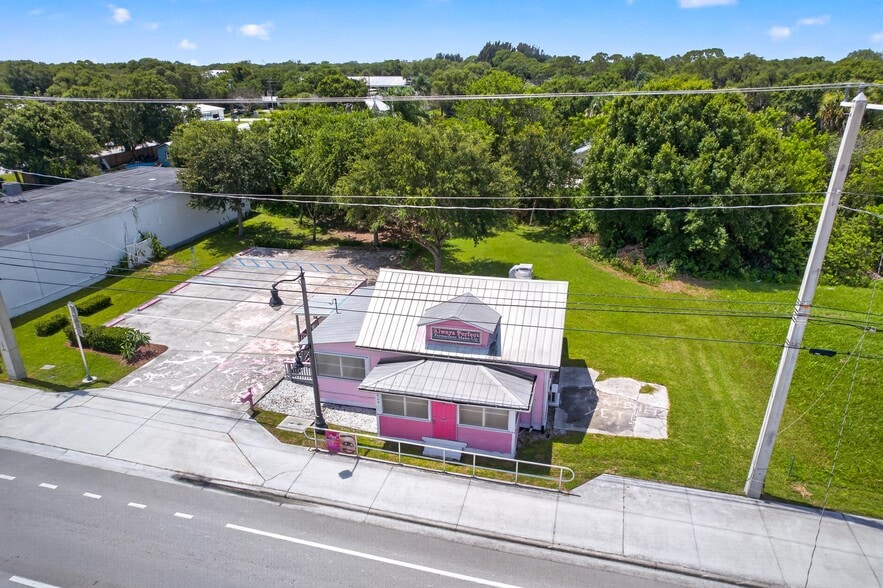 1005 W Midway Rd, Fort Pierce, FL à louer - Photo du bâtiment - Image 2 de 20