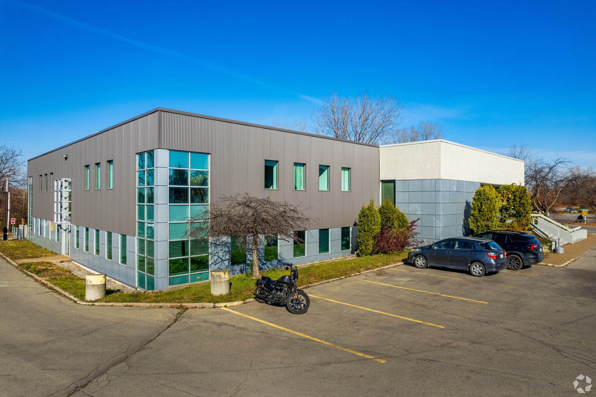 3285 Boul Saint-Martin E, Laval, QC à vendre Photo du bâtiment- Image 1 de 1