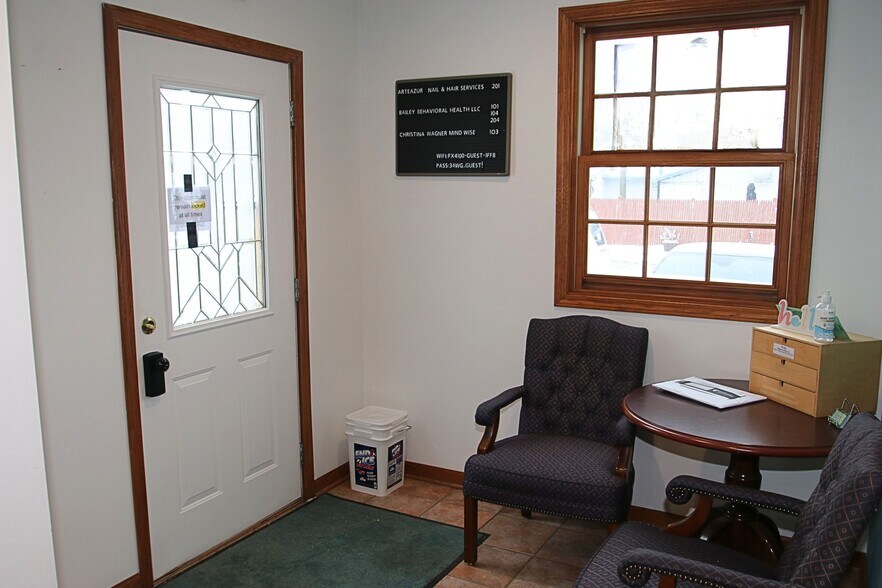 34 W Grand Ave, Fox Lake, IL à louer - Hall d’entrée - Image 3 de 23