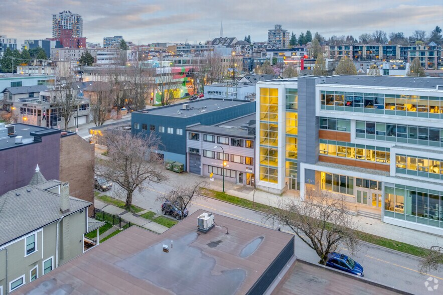 24-28 W 7th Ave, Vancouver, BC à louer - Photo du bâtiment - Image 2 de 2
