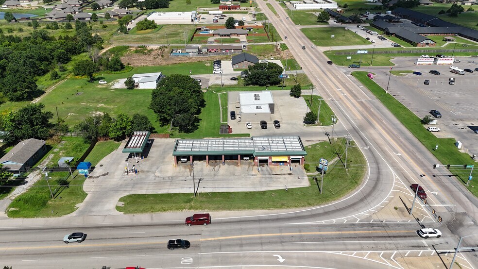 2507 N Harvey Rd, Seminole, OK à vendre - Photo du bâtiment - Image 2 de 19