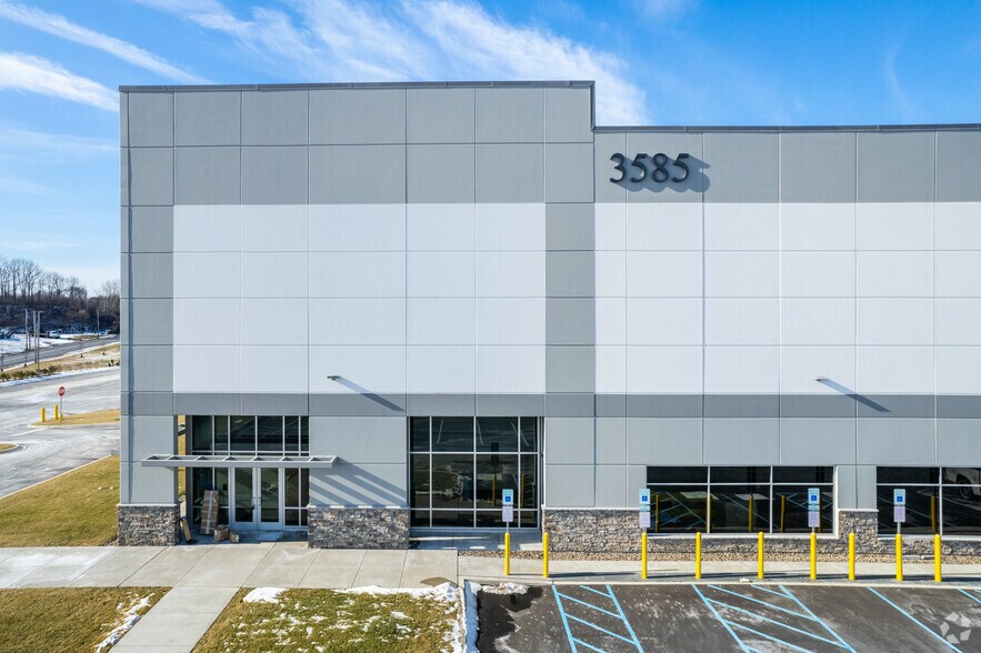 3585 S Church St, Whitehall, PA for lease - Building Photo - Image 3 of 5