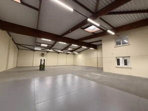 Flex in Décines-Charpieu for lease Interior Photo- Image 1 of 5