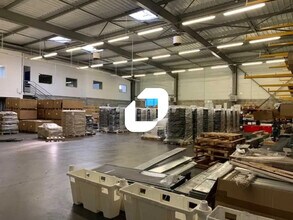 Flex in Chaponost for lease Interior Photo- Image 1 of 11