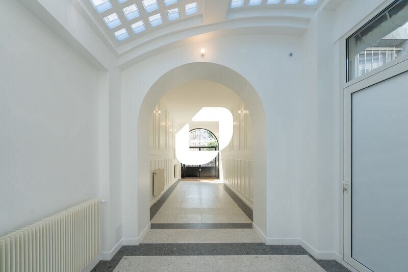 Office in Levallois-Perret for sale - Interior Photo - Image 2 of 9