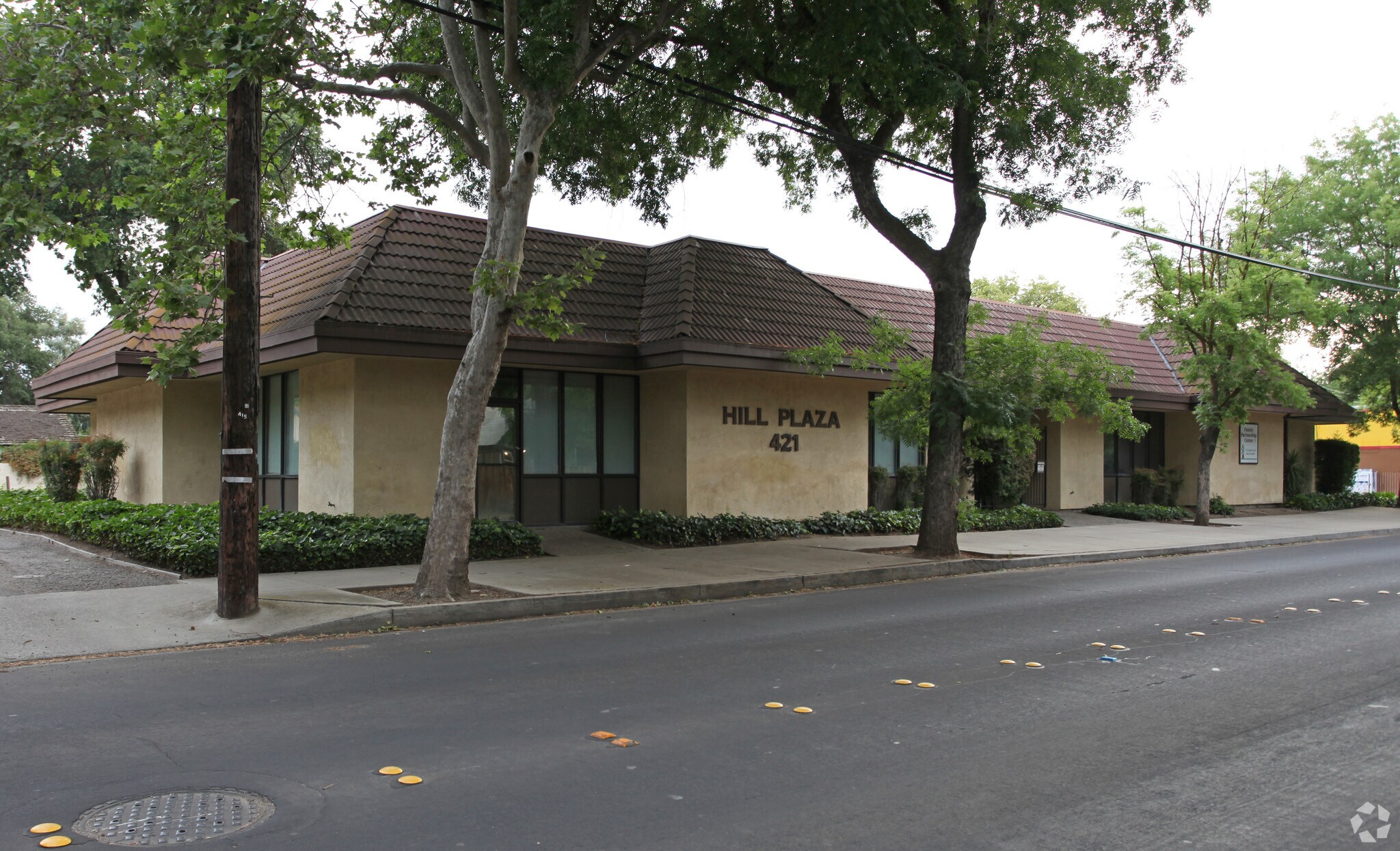 421 E Morris Ave, Modesto, CA à louer Photo principale- Image 1 de 4