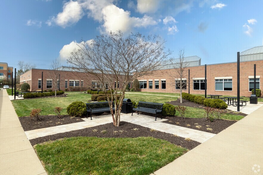 45195 Research Pl, Ashburn, VA à vendre - Photo du bâtiment - Image 2 de 8