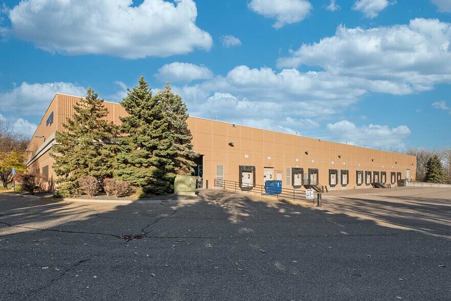 7624 Boone Ave N, Brooklyn Park, MN à vendre - Photo du bâtiment - Image 3 de 13