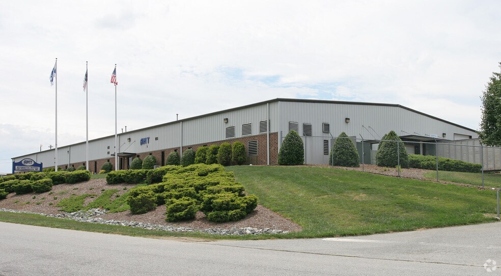 113 Sunrise Center Dr, Thomasville, NC à louer - Photo du bâtiment - Image 2 de 5