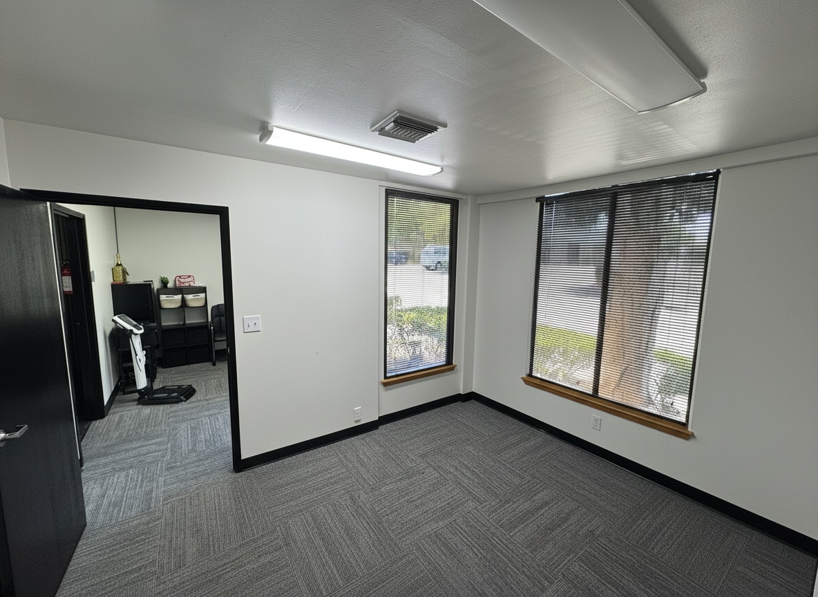 2599 E 28th St, Signal Hill, CA for lease Interior Photo- Image 1 of 5