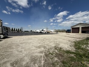 8519 Storage Dr, Franksville, WI for lease Interior Photo- Image 2 of 7