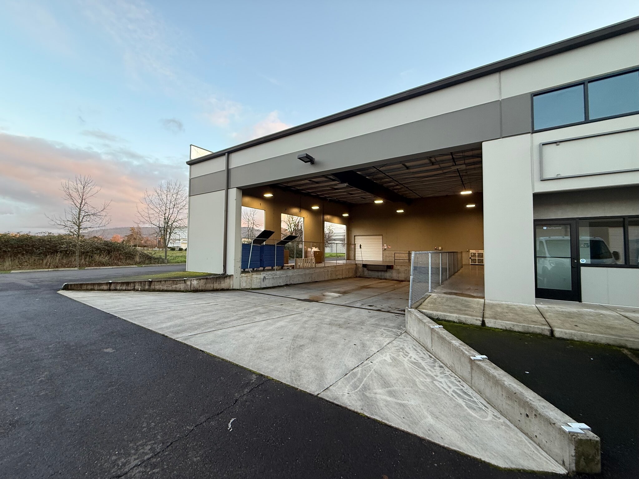 5250 High Banks Rd, Springfield, OR for lease Interior Photo- Image 1 of 12