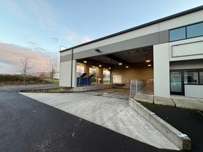 5250 High Banks Rd, Springfield, OR for lease Interior Photo- Image 1 of 12