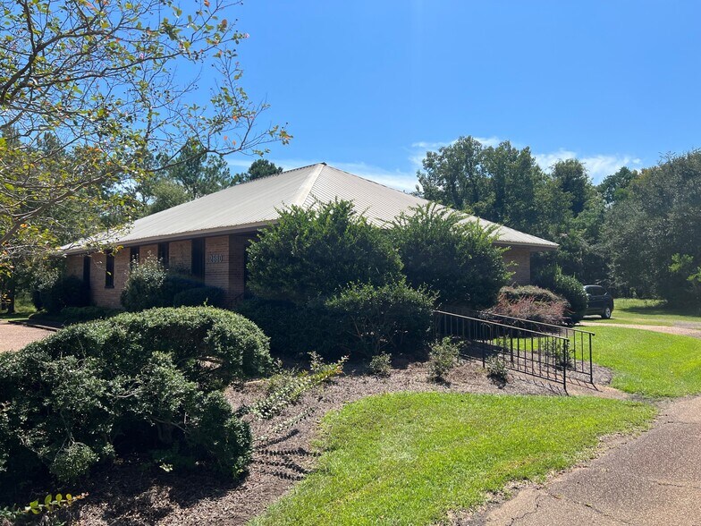 2680 River Ridge Dr, Jackson, MS à vendre - Photo du bâtiment - Image 3 de 10