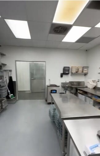 Plus de détails pour 9023 Sepulveda Blvd, North Hills, CA - Local d'activités à louer
