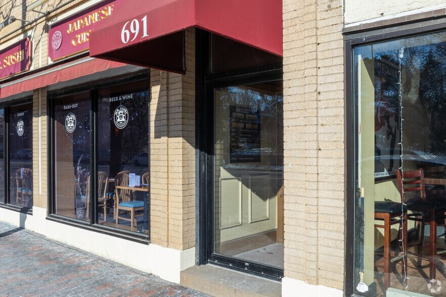 691 Massachusetts Ave, Arlington, MA à louer - Photo du bâtiment - Image 2 de 4