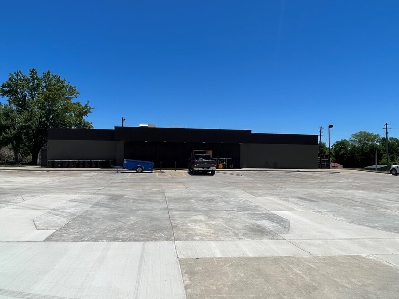 2321 S Lees Summit Rd, Independence, MO for lease - Building Photo - Image 2 of 2