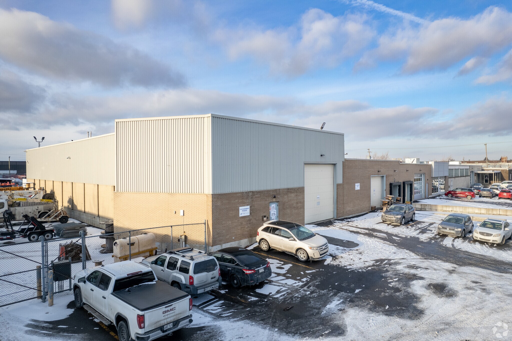 9500 Boul Parkway, Montréal, QC for lease Primary Photo- Image 1 of 5