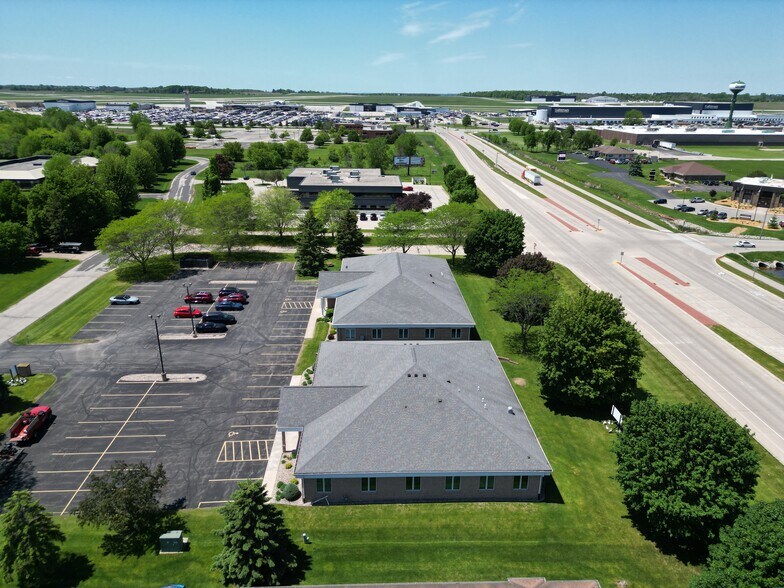 W6180 Aerotech Dr, Appleton, WI à vendre - Photo du bâtiment - Image 3 de 14
