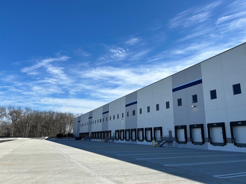 800 Montrose Ave, South Plainfield, NJ à louer - Photo du bâtiment - Image 2 de 2