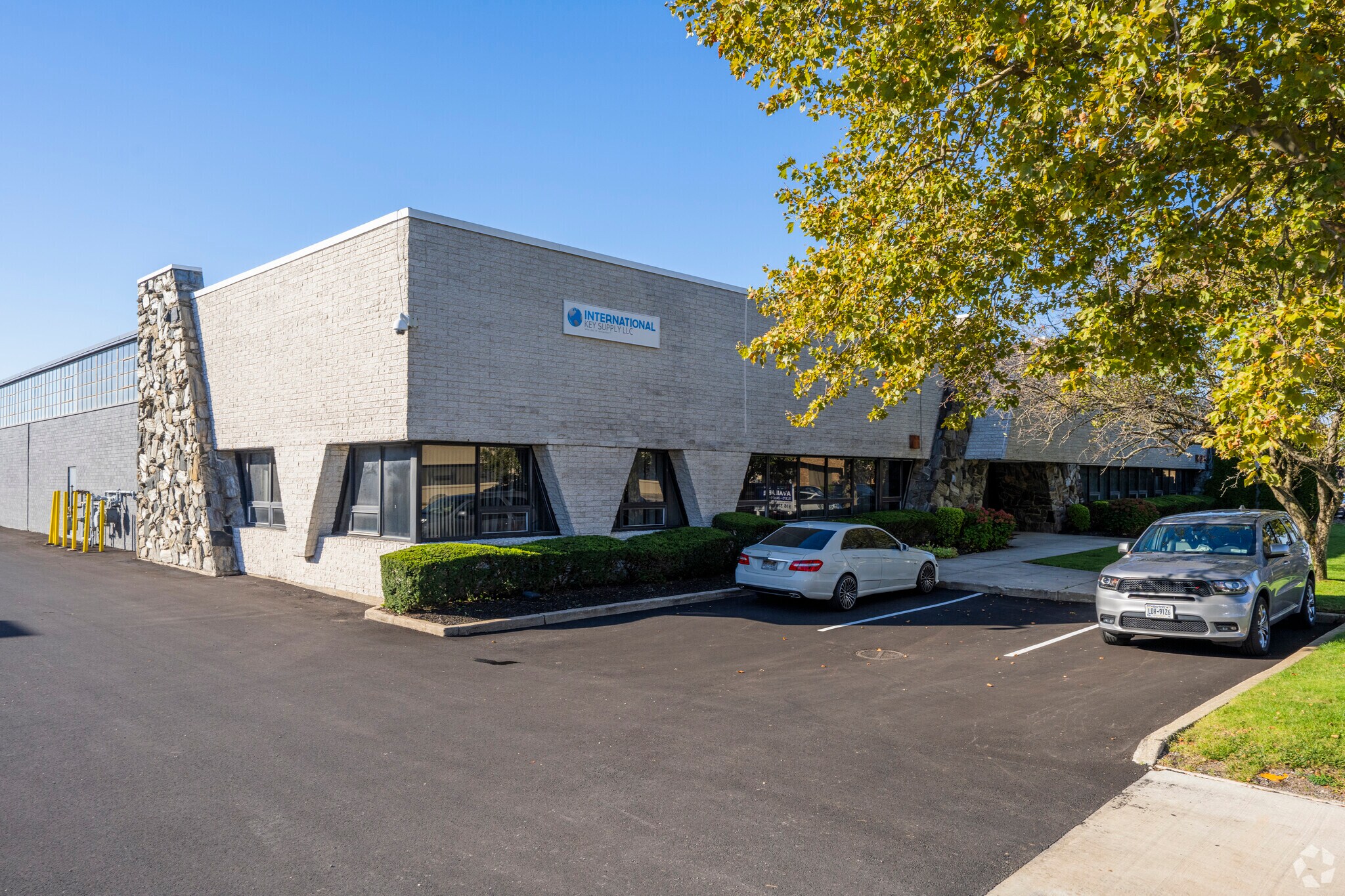 220-224 Sherwood Ave, Farmingdale, NY à louer Photo du bâtiment- Image 1 de 5