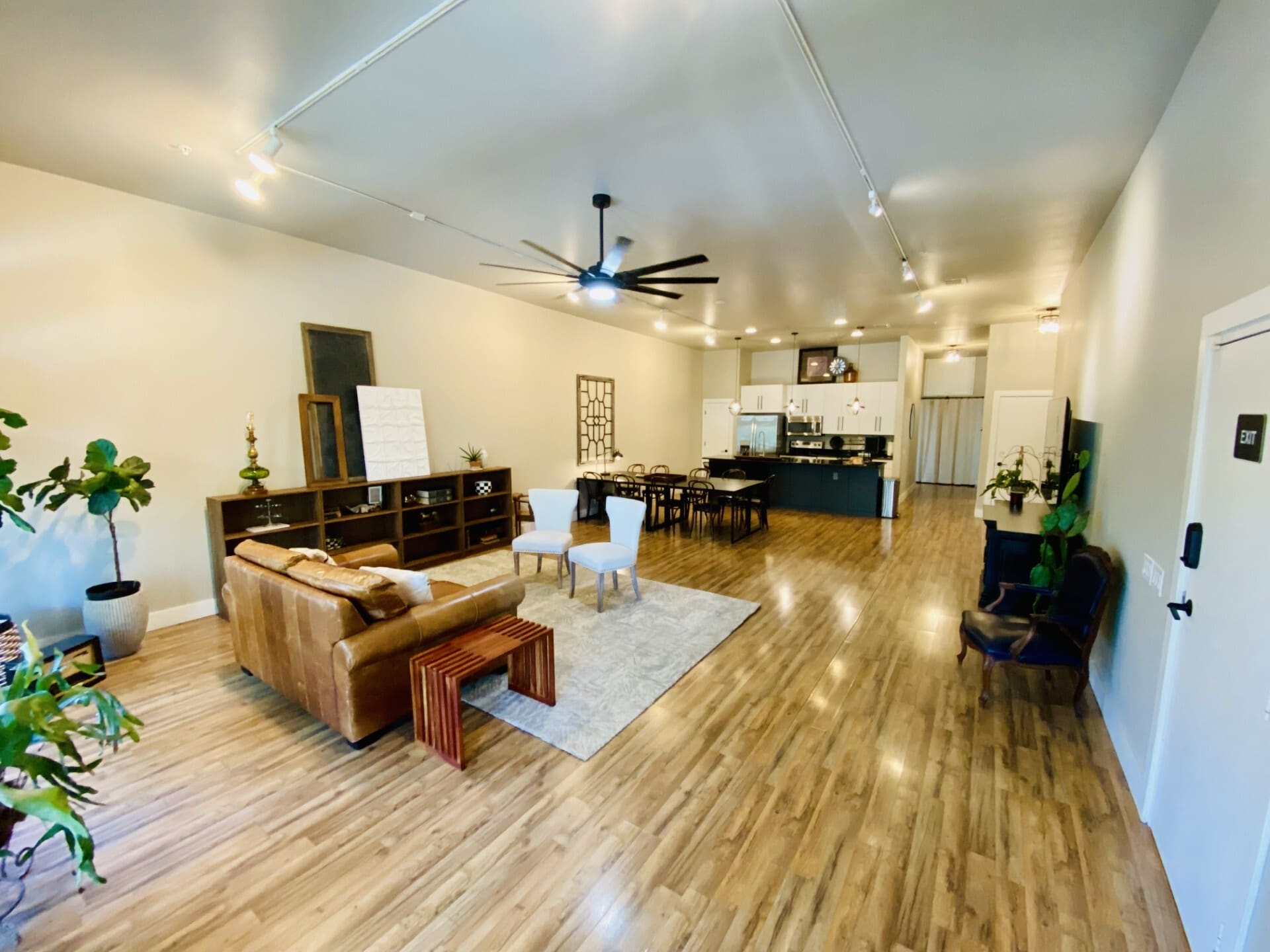 967 Academy, New Braunfels, TX for lease Interior Photo- Image 1 of 11