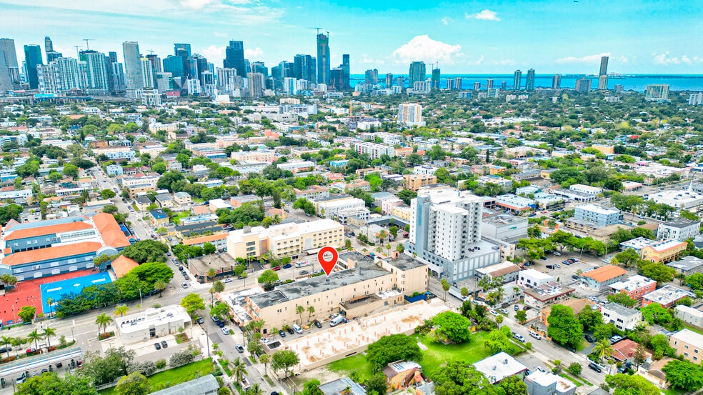 1220 SW 3rd St, Miami, FL à louer - Photo du bâtiment - Image 2 de 6