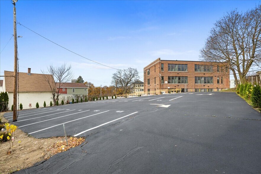 22 Waverly St, Worcester, MA à vendre - Photo du bâtiment - Image 3 de 25