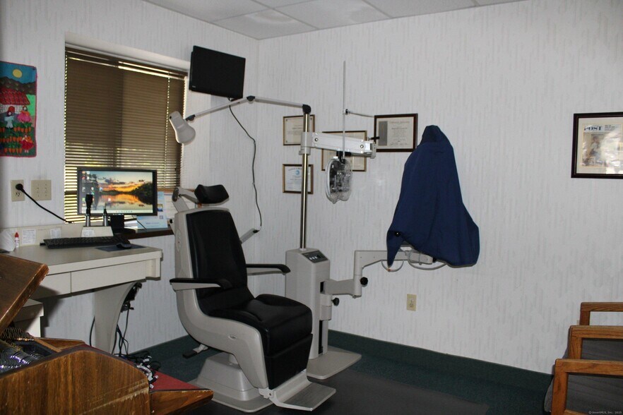 464 Wolcott Rd, Wolcott, CT à vendre - Photo intérieure - Image 2 de 6