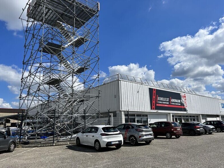 Flex in Pessac for lease - Building Photo - Image 3 of 11