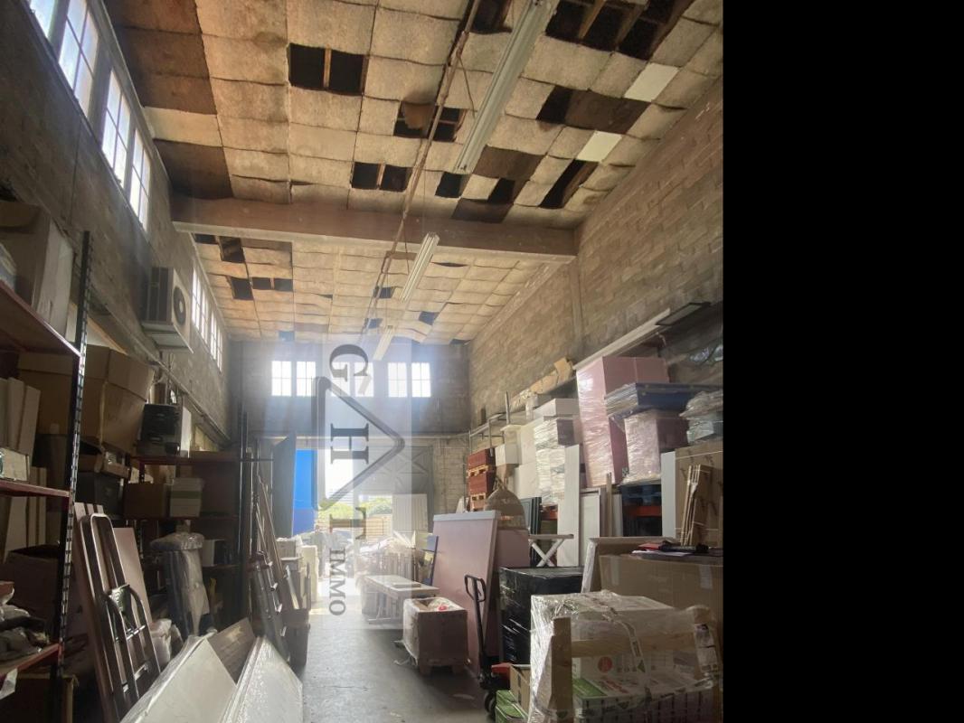 Industrial in Montreuil for sale Interior Photo- Image 1 of 8