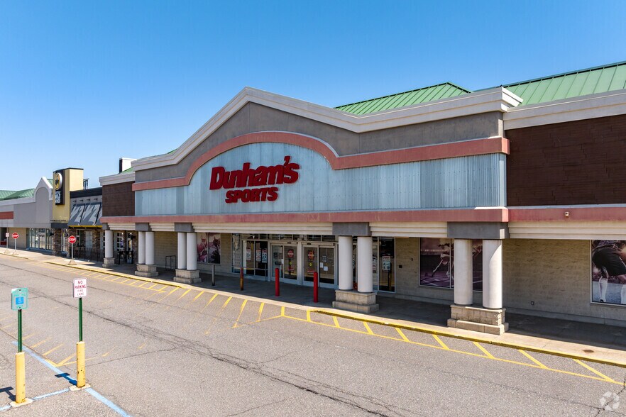 51328-51550 Gratiot Ave, Chesterfield, MI à louer - Photo du bâtiment - Image 3 de 5