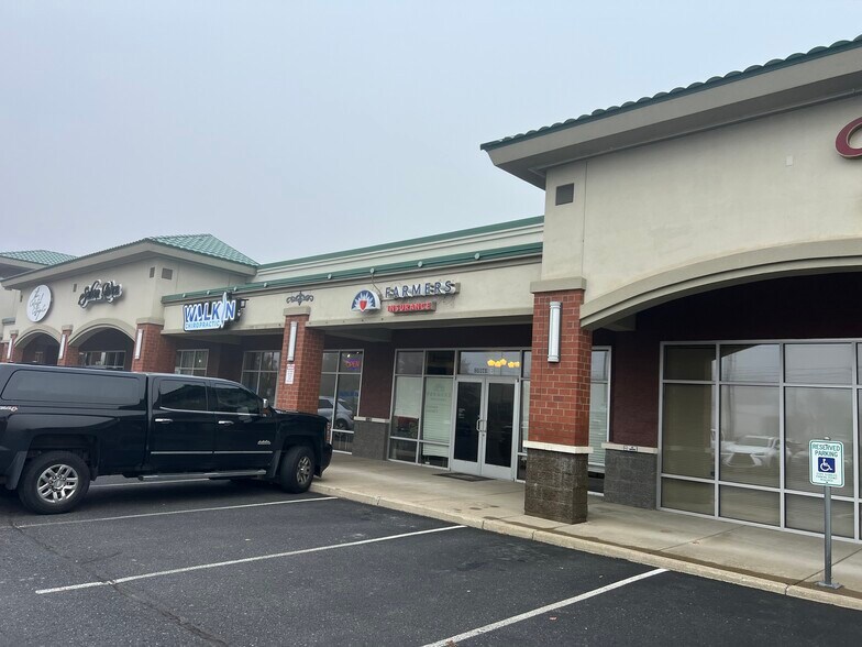 915 E Hawthorne Rd, Spokane, WA for lease - Building Photo - Image 3 of 6