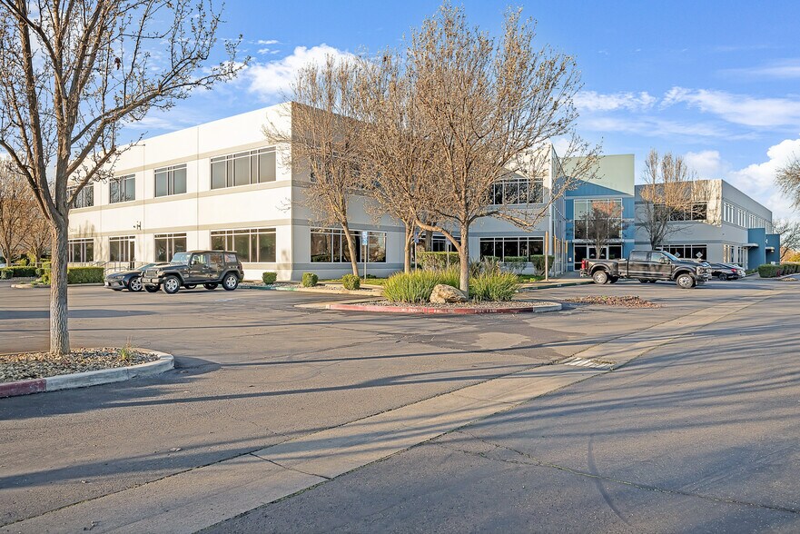 9355 E stockton Blvd, Elk Grove, CA à vendre - Photo du bâtiment - Image 2 de 27