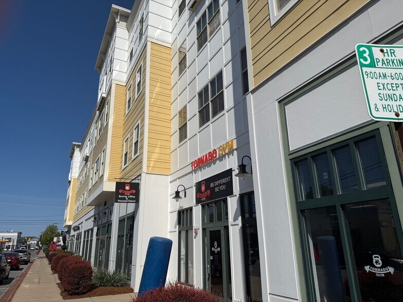 246 Main St, Hudson, MA à louer - Photo du bâtiment - Image 3 de 22