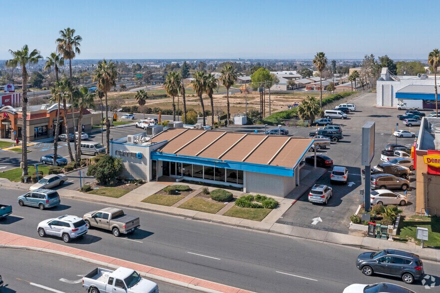 2680 Mount Vernon Ave, Bakersfield, CA à louer - Aérien - Image 3 de 5