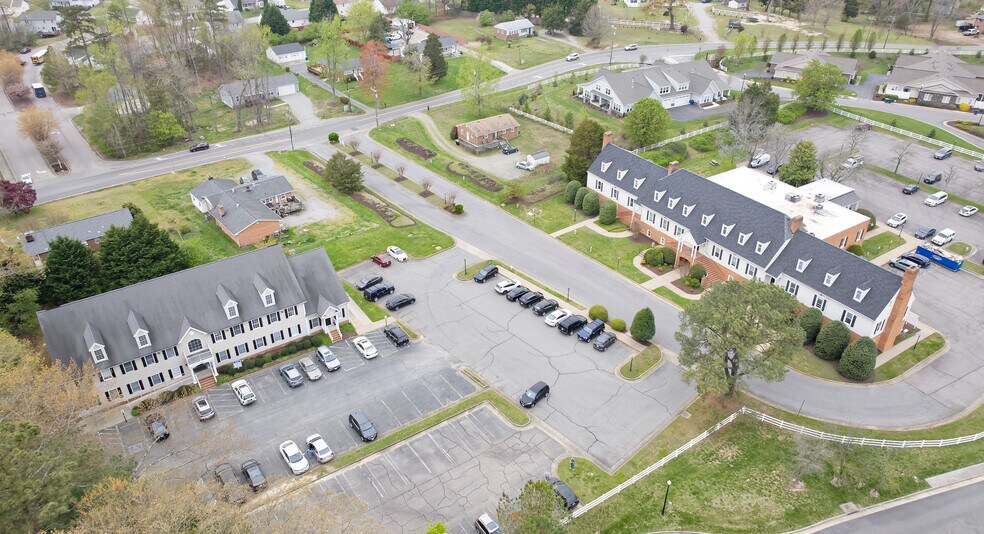 2500-2505 Pocoshock Place portefeuille de 2 propriétés à vendre sur LoopNet.ca - Photo du bâtiment - Image 2 de 13