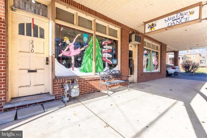 232 N Main St, Mercersburg, PA à vendre - Photo du bâtiment - Image 3 de 47
